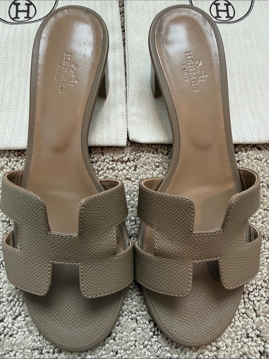 Hermes Shoes - Authentic Hermes Oasis Slide Mules in Taupe Leather Sz 38